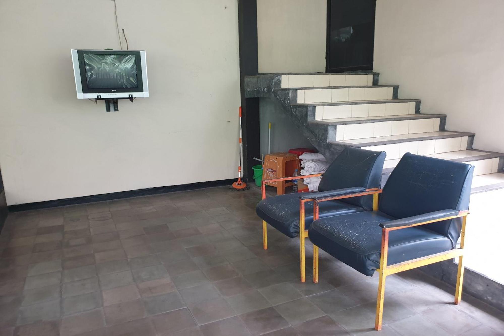 Hotel Oyo Life 2090 Ratna Backpacker Syariah à Probolinggo Extérieur photo