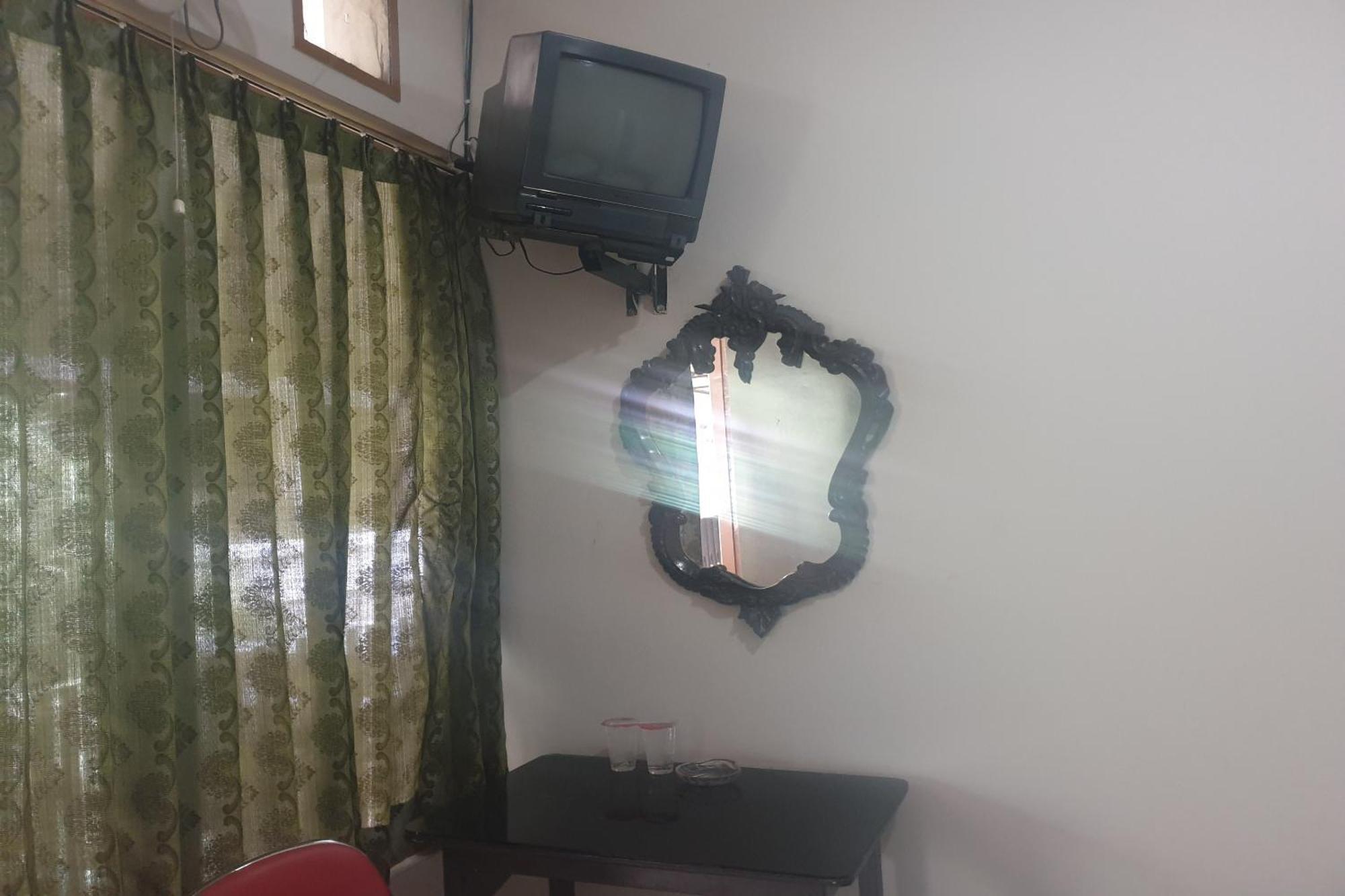 Hotel Oyo Life 2090 Ratna Backpacker Syariah à Probolinggo Extérieur photo